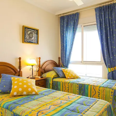 Stunning 2-Bed 2 Bathroom Apartment 150M From Sea
