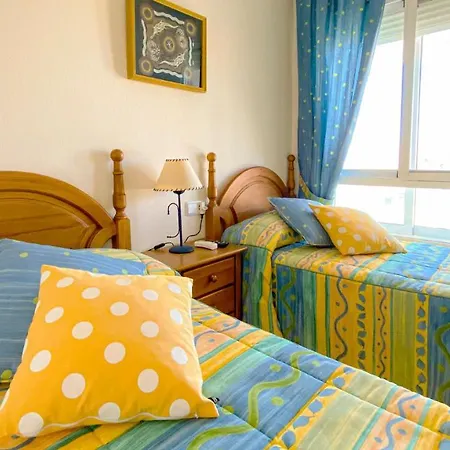Stunning 2-Bed 2 Bathroom Apartment 150M From Sea Apartment *