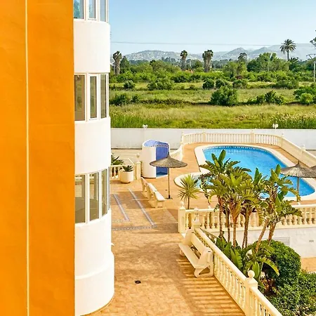 Apartment Stunning 2-Bed 2 Bathroom Apartment 150M From Sea *